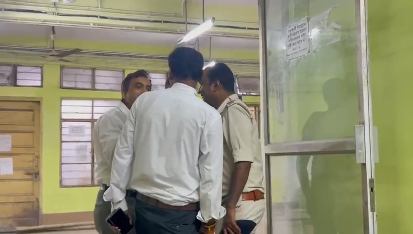 এই প্রথম রাত তিনটে পর্যন্ত বারাসাত এসিজিএম কোটে হল রায়দান।