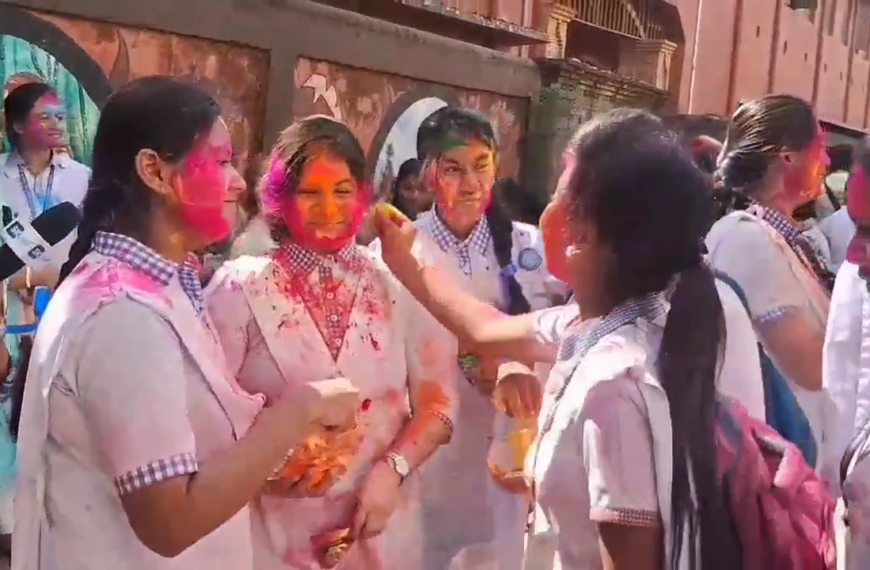 পরীক্ষা শেষে আবির খেলায় মেতে উঠেছে পড়ুয়ারা