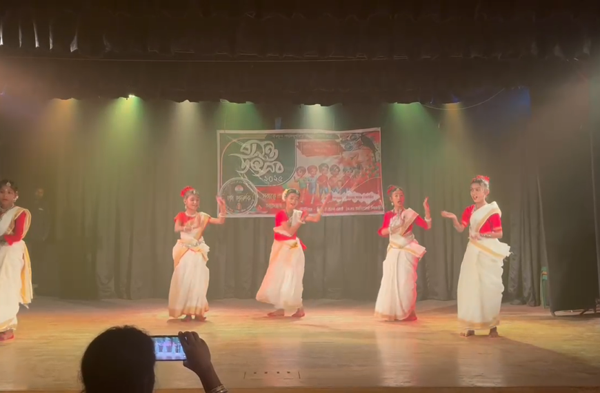 বীরভূম পথপ্রদর্শক এর পক্ষ থেকে এদিন সাঁইথিয়ার রবীন্দ্রভবন প্রাঙ্গণ এ অনুষ্ঠিত হলো বসন্ত উৎসব…