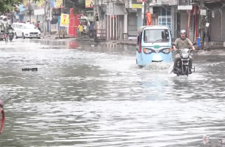 বৃষ্টির পর জলমগ্ন আগরতলা শহর!