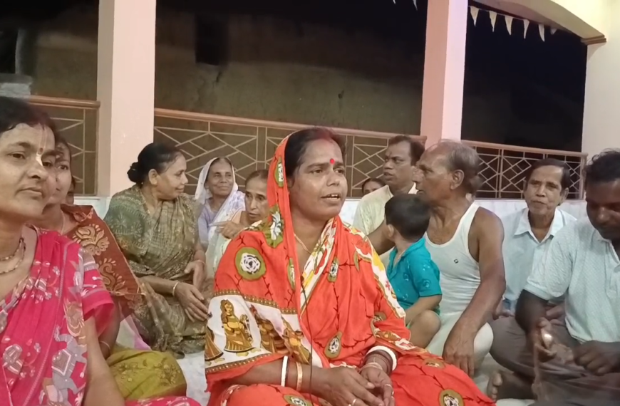 অভাবকে সাথে নিয়েই সংগীত সাধনায় বীরভূমের আশা লতা মালাকার।