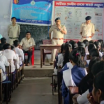 বিদ্যালয়ের পড়ুয়াদের নিয়ে পুলিশের সচেতনতা শিবির