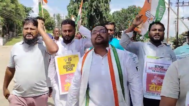 ত্রিপুরায় কংগ্রেসের বিক্ষোভ চলছে একনাগাড়ে ।