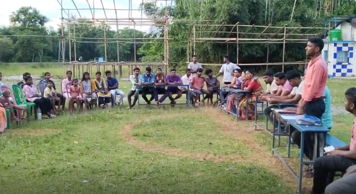মহিলা ফুটবল খেলার প্রস্তুতিতে কোমর বেঁধেছে রাধানগরের যুবক-যুবতীরা।
