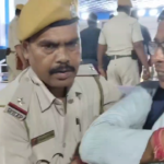 সাংবাদিকের সাথে দুর্ব্যবহারে সাসপেন্ড পুলিশ অফিসার।