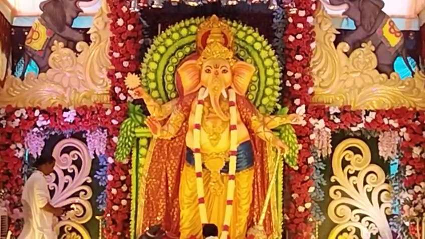 মহা সমারোহে গনেশ পূজা জানিয়ে দিচ্ছে দেবী দুর্গার…