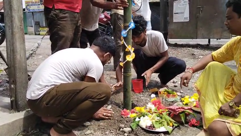 দু’মুঠো অন্ন থিম প্যান্ডেলের খুঁটি পুজা সম্পন্ন হলো…