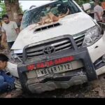 দুর্ঘটনার কবলে অনন্ত মহারাজের গাড়ি।
