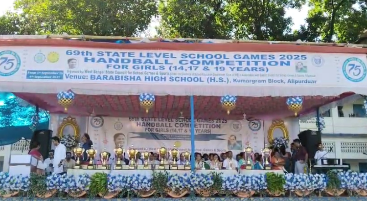 রাজ্য স্তরের মহিলা হ্যান্ডবল প্রতিযোগিতার উদ্বোধন হলো বারবিশায়।
