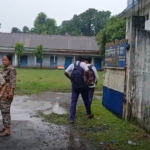 সঠিক পরীক্ষা কেন্দ্রে পৌঁছে দিল পুলিশ।