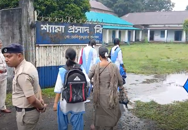 কড়া নিরাপত্তায় চলছে উচ্চমাধ্যমিকের তৃতীয় সেমিস্টার পরীক্ষা।