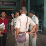 বাবার সাথে অভিমানে আ*ত্মঘাতী কি*শোরী।