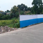 মুখ্যমন্ত্রীর সফর ঘিরে জলপাইগুড়িতে চাঞ্চল্য, আবর্জনা ঢাকতে নীল-সাদা কাপড়ের বেড়া !