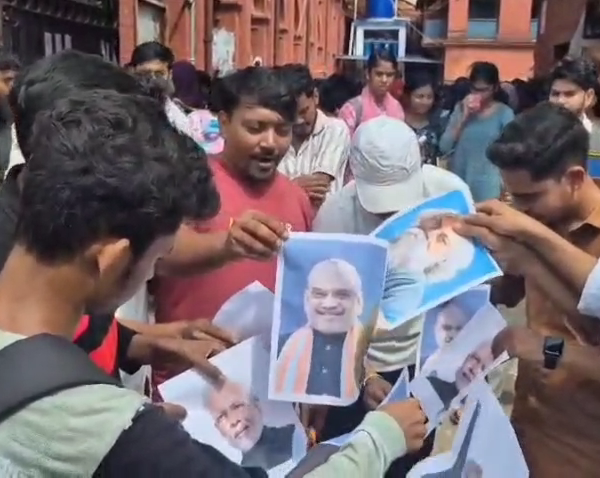 রবি ঠাকুরের ছবি পোড়ানোর অভিযোগ, গ্রেপ্তার টিএমসিপির সাসপেন্ডেড…